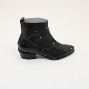 WONDERS Leather Stud Detailed Ankle Boots D-2002