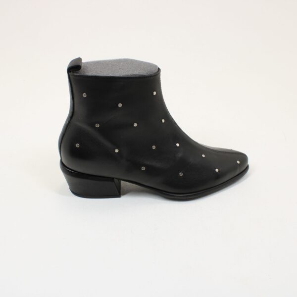 WONDERS Leather Stud Detailed Ankle Boots D-2002